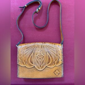 Patricia Nash Elegant Tan Leather Shoulder Bag